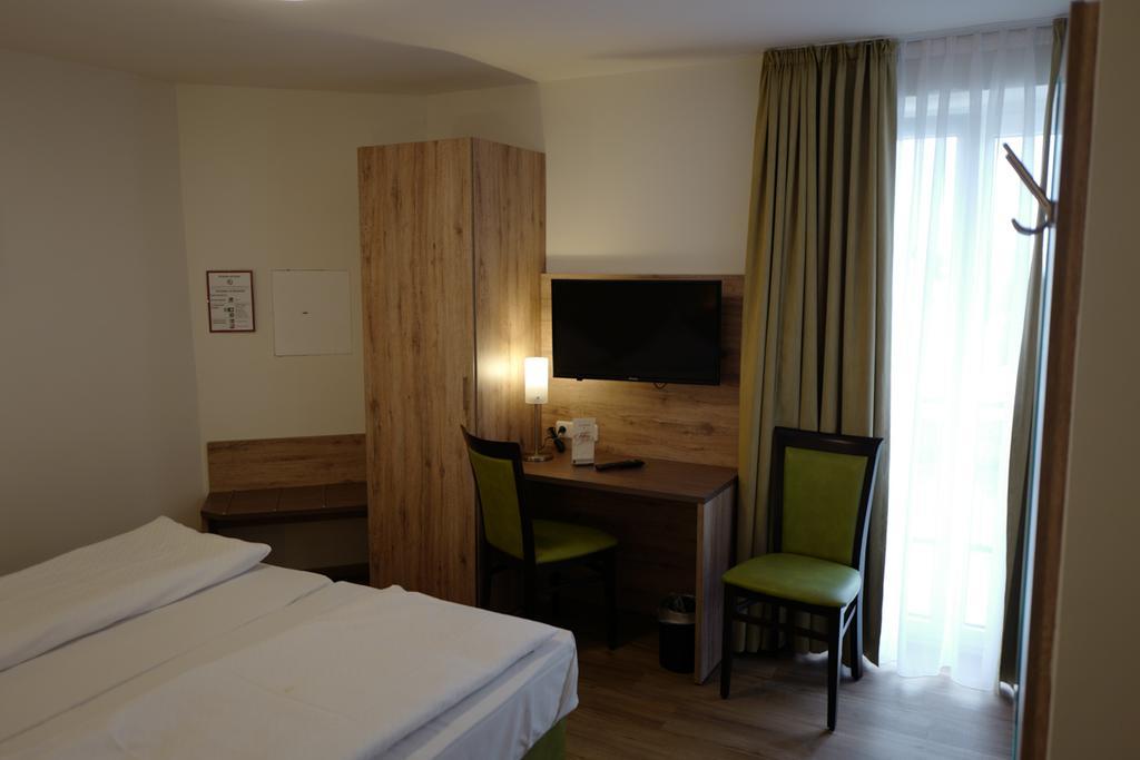 Hotel Stern Gersthofen Zewnętrze zdjęcie