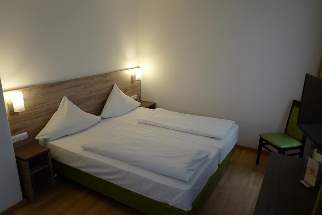 Hotel Stern Gersthofen Zewnętrze zdjęcie
