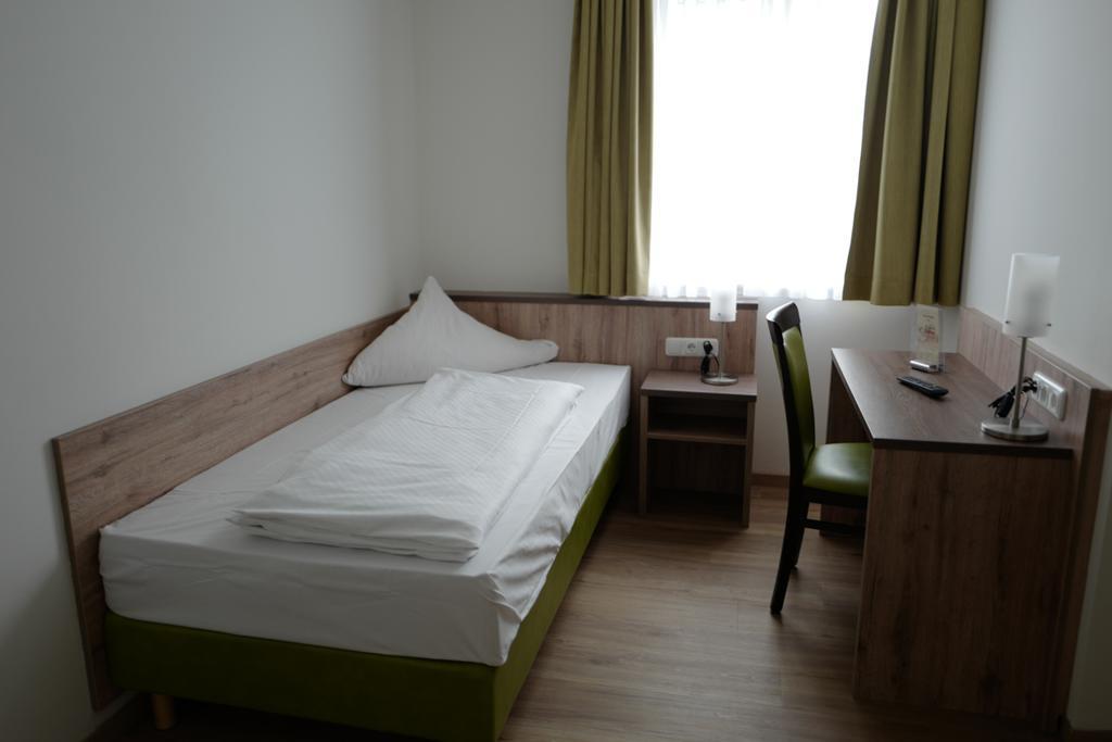 Hotel Stern Gersthofen Zewnętrze zdjęcie